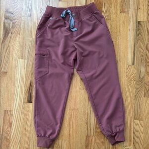 Figs Zamora Joggers
Color: Mauve 🎀
Size: small/petite